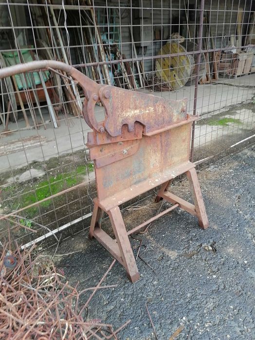 Foarfecă /ghilotina de tablă