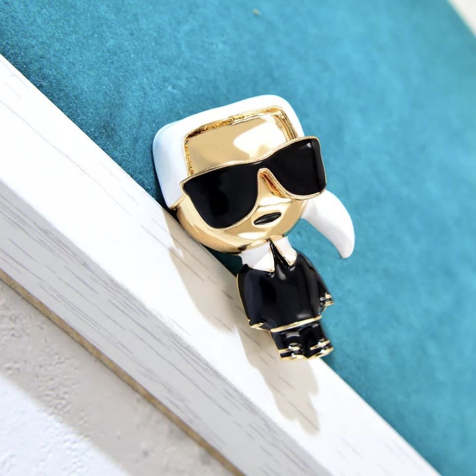 Karl Lagerfeld брошка