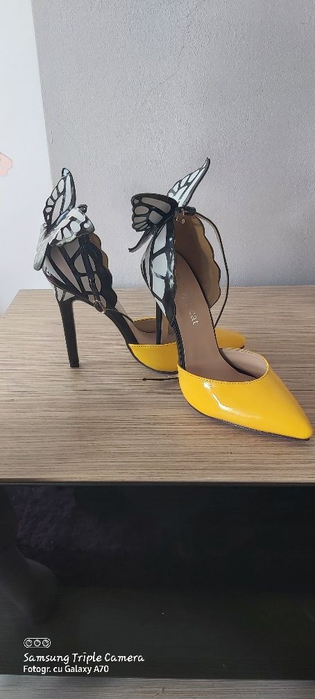 Pantofi stiletto