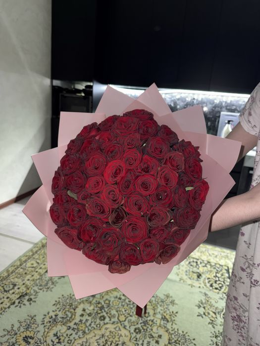 Продам цветы подарили вчера еще свежие 51 роза