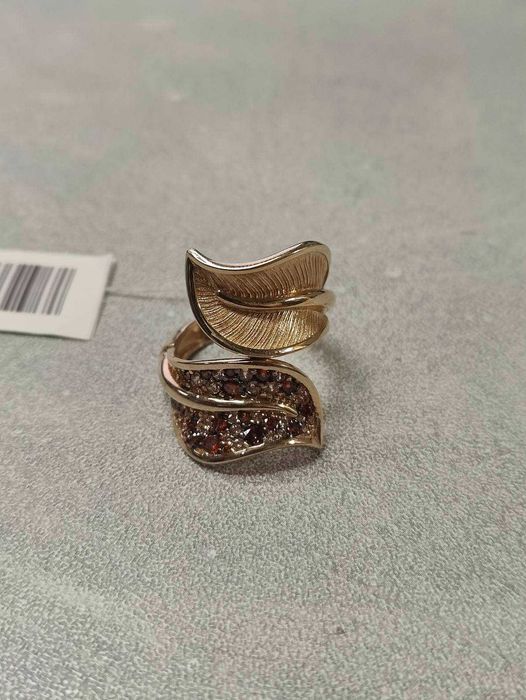 Златен пръстен 7.53гр
58р-р
14к