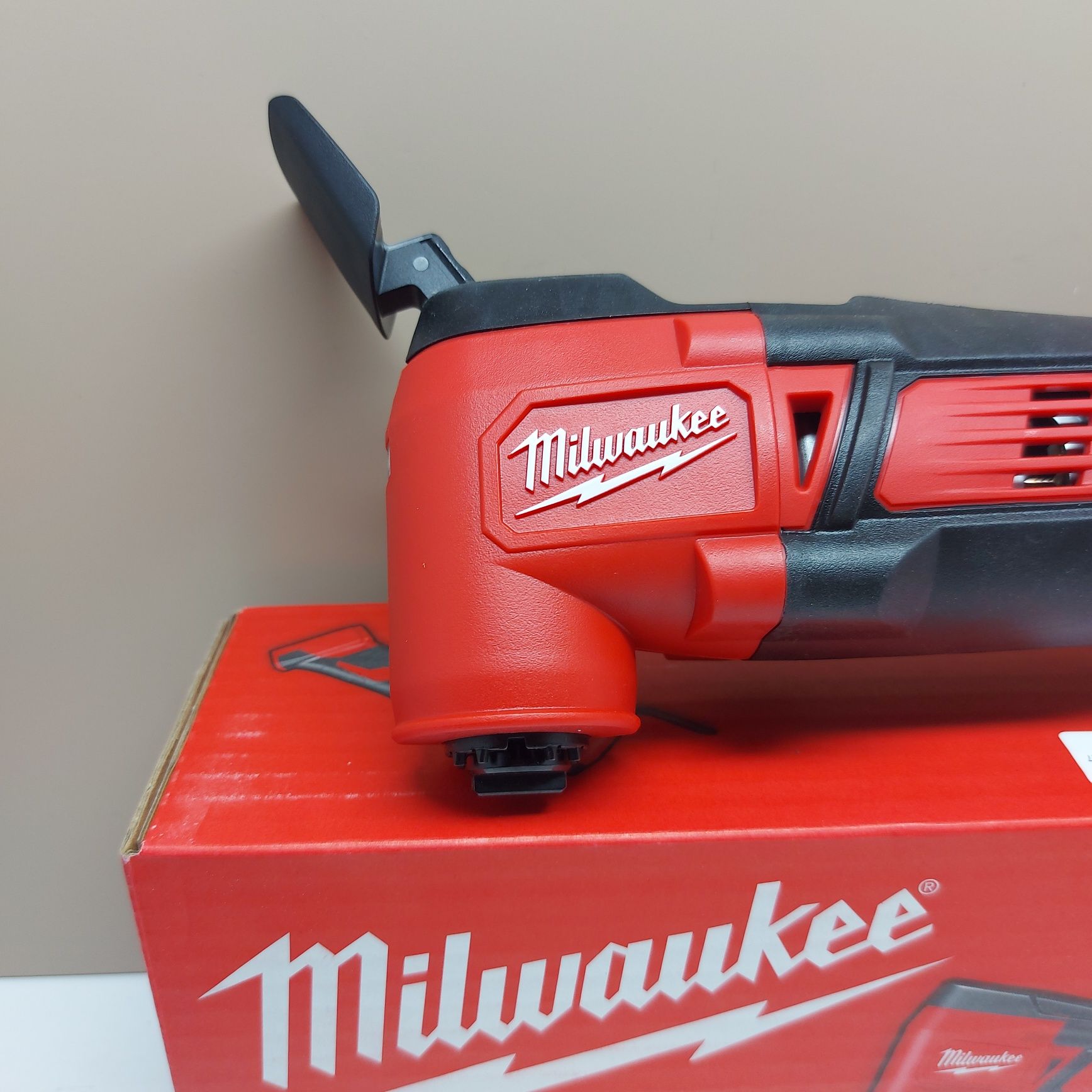 Нов многофункциинален инструмент мултитул Milwaukee M18BMT-0