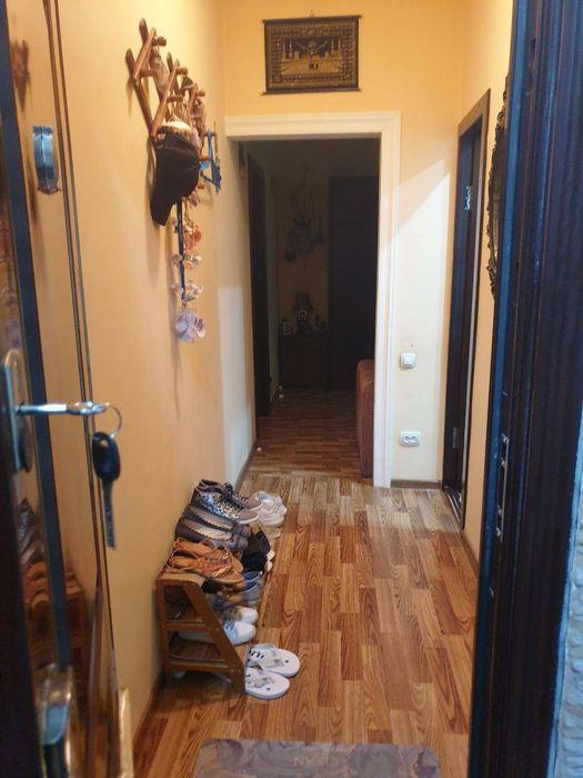 Продаётся 2/4/4,болкон 1.5 ×3, ЗЕРКАЛКА, массив Феруза,клиника Глория!