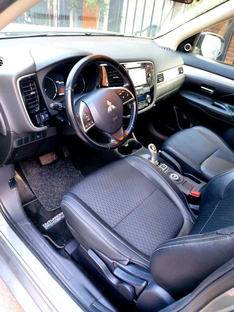 Mitsubishi Outlander 2.0 phev plug in hibrid