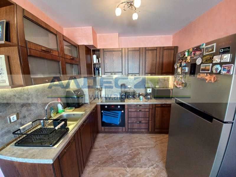 Продава луксозен 3-стаен, кв.Бъкстон, с паркомясто и гараж!