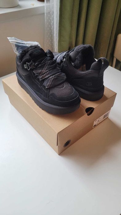 UGG Lowmel Black