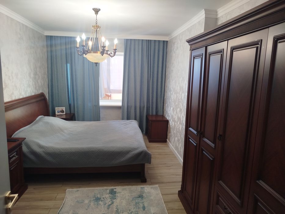 Продам. Шифонер, спальня кровать без матраса 2-тумбы туалетная стол
