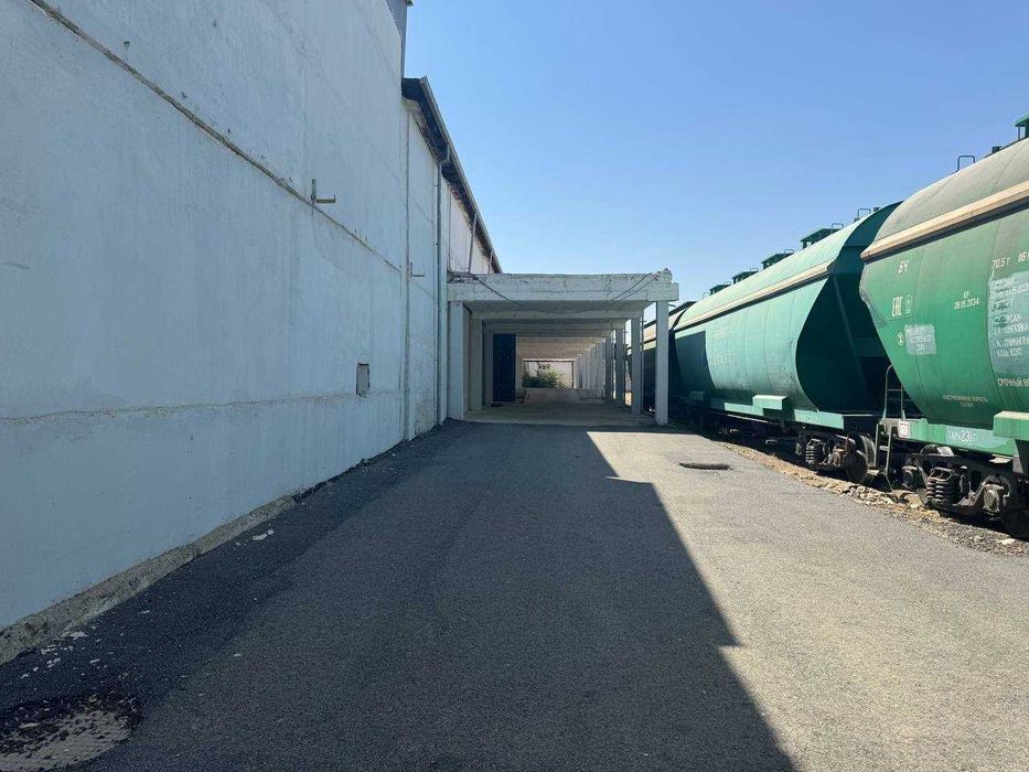 Продаётся База в Яшнабадском районе 1,61 га с железнодорожной веткой