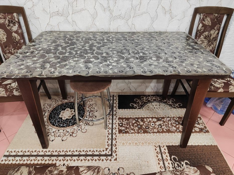 Продам стол кухонный