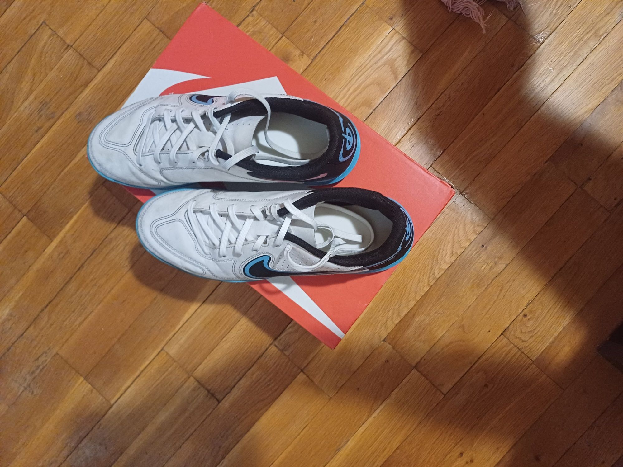 Футболни обувки Nike Tiempo