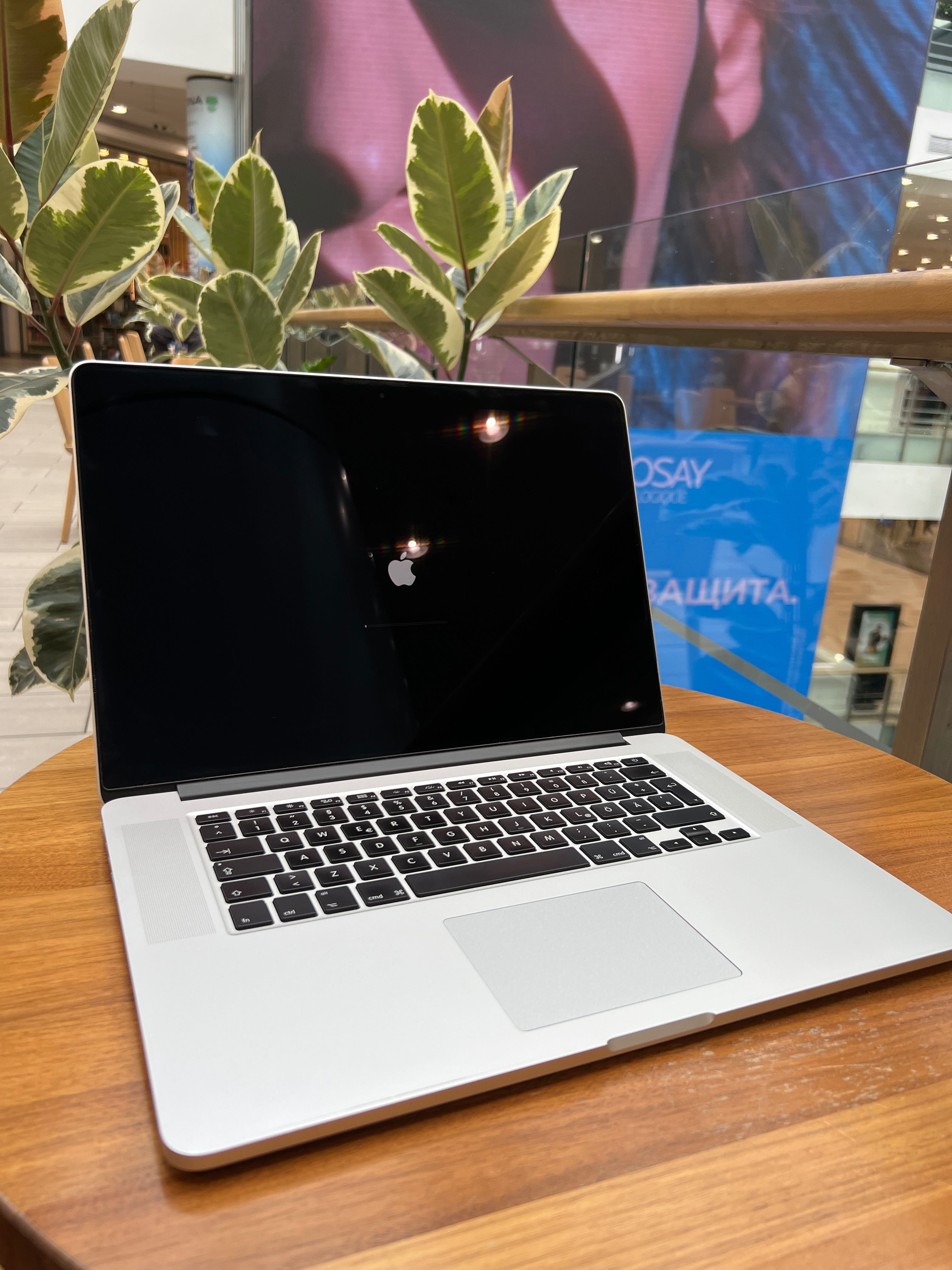 MacBook Pro 15 Mid 2012 Retina 4K Quad Core i7