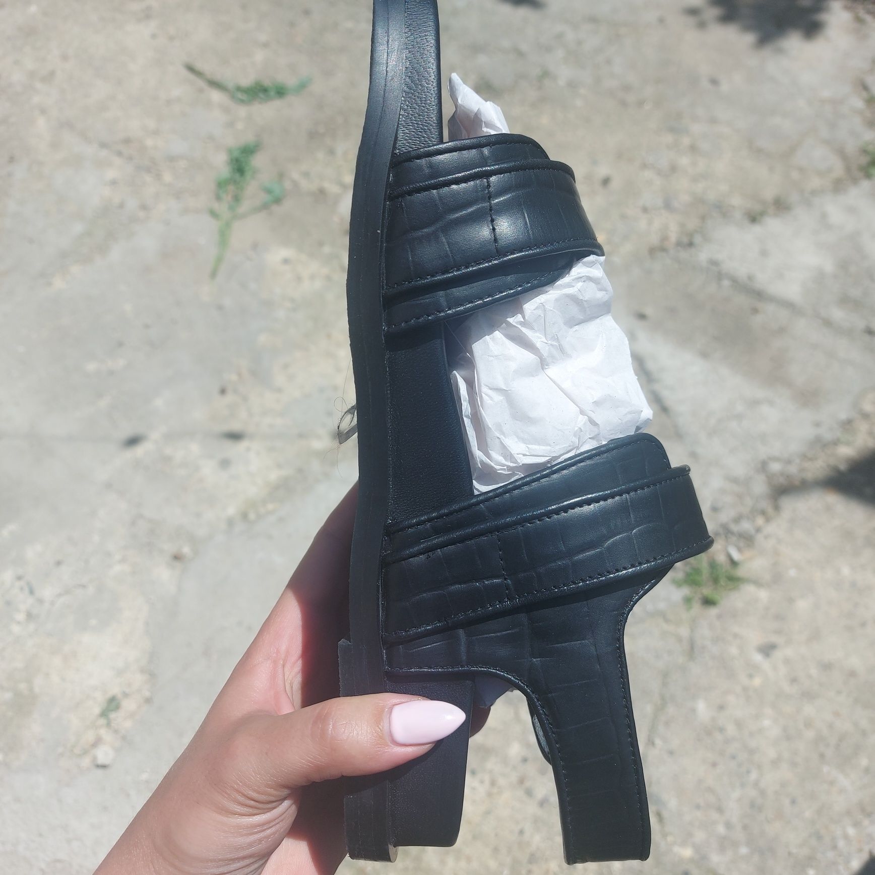Черни регулируеми сандали