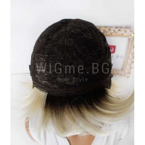 Къса руса перука с черни корени и бретон Меган