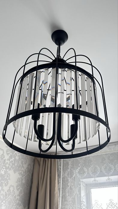 Диван,стол, прихожую