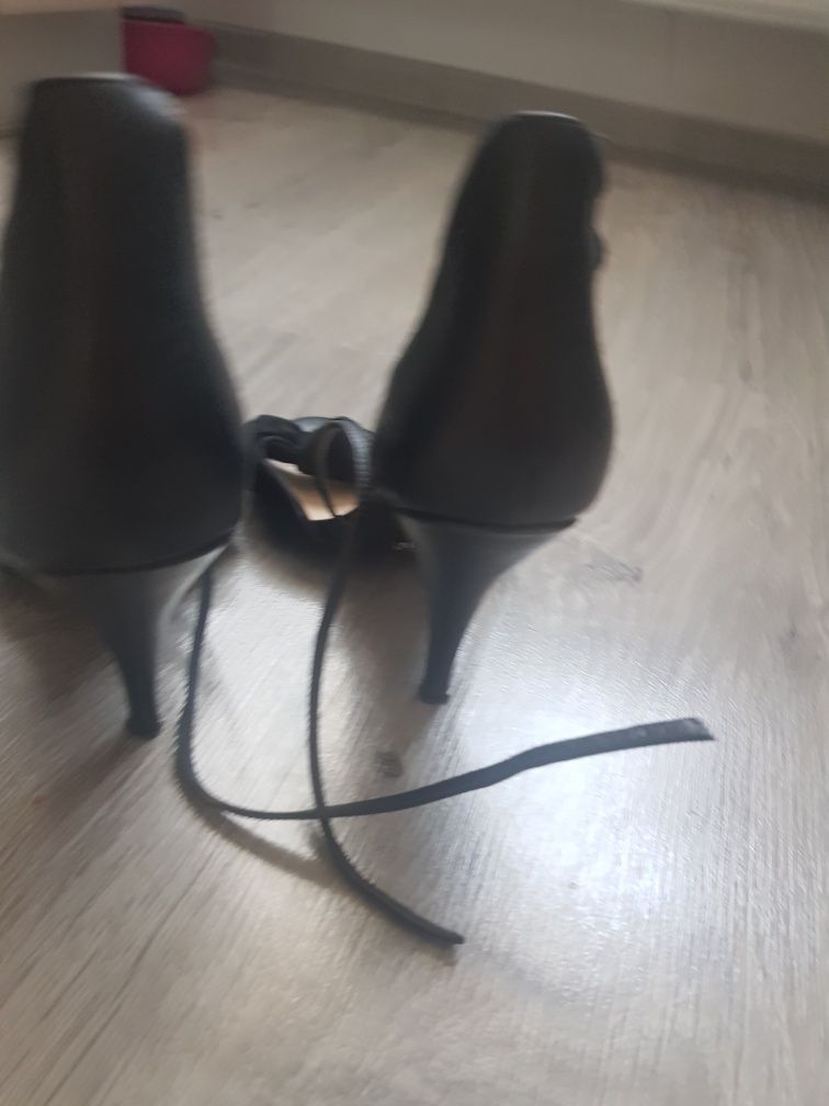 Sandale negre Uterque