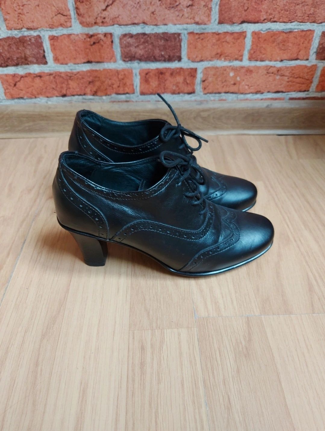 Botine din piele pe negru cu toc patrat  (36)