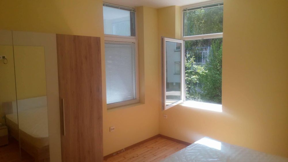 Дава се под наем Двустаен апартамент в София, Център - 60 кв.м за 400 € - Снимка #2