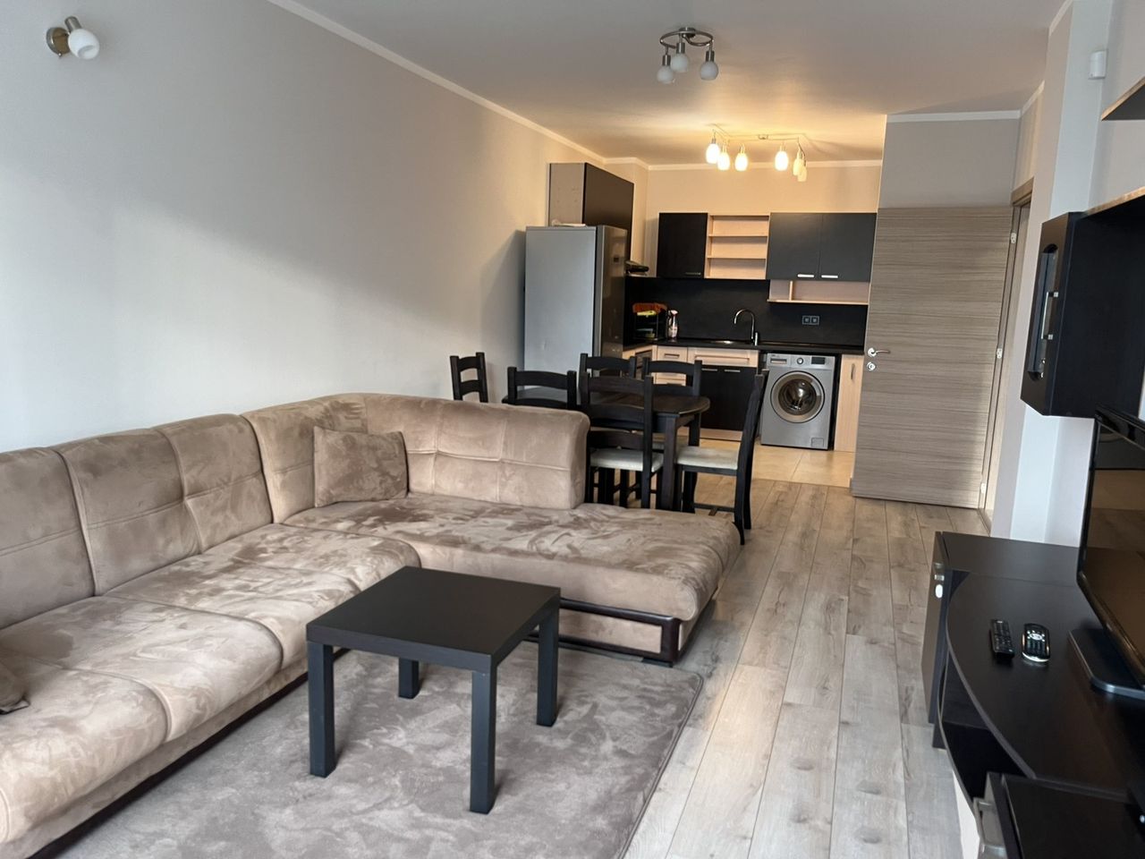 Дава се под наем Двустаен апартамент в София, Люлин 3 - 74 кв.м за 484.5 € - Снимка #1