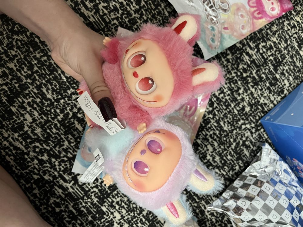 Продам игрушку подвеску лабубу