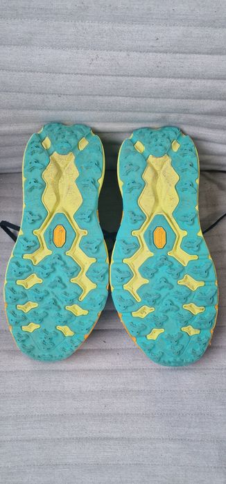 Hoka Speedgoat 5 Black/Evening Primrose
Hoka One One-logo
Speedgoat 5