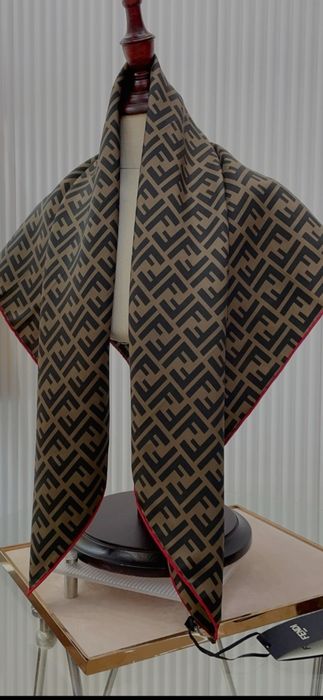 Eșarfă Fendi, model 2026, 90×90cm, 100% mătase