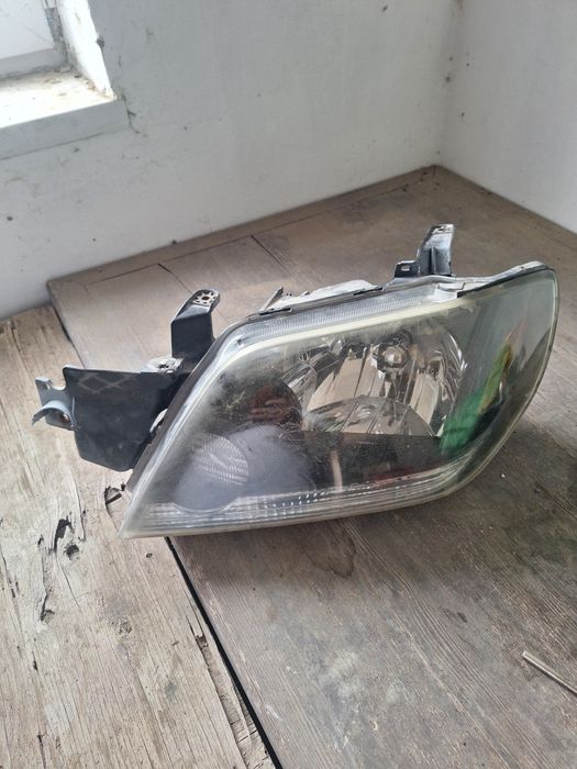 Продам фары на аутлендер 1