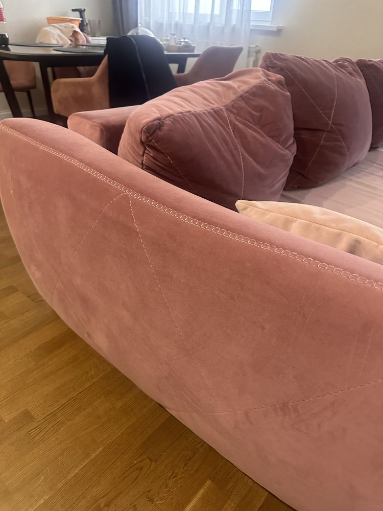 диван розовый для гостиной