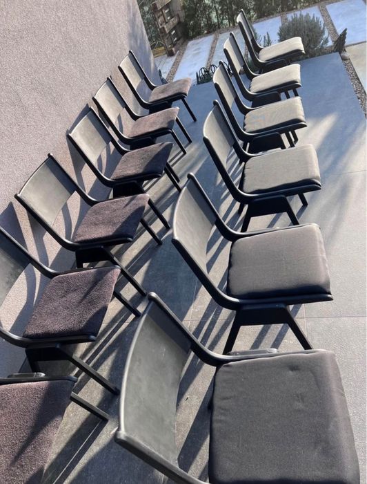 Scaune din lemn masiv folosite