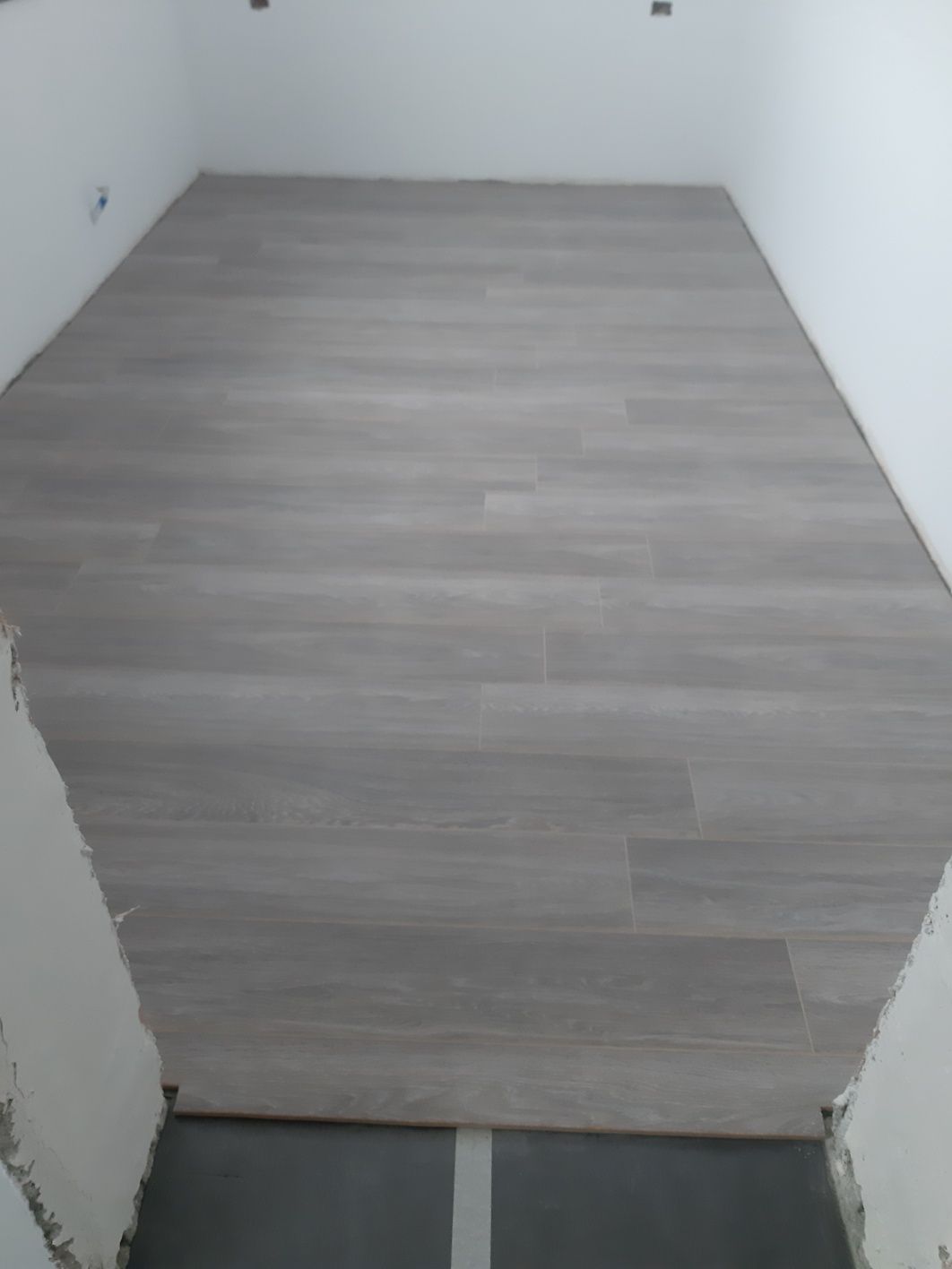 Plintă MDF unghi 45 grade montaj parchet