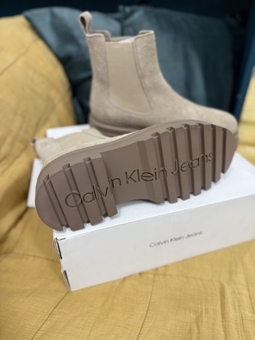 Calvin Klein Jeans Lugged Chelsea cizme piele intoarsa marimea 42 bej