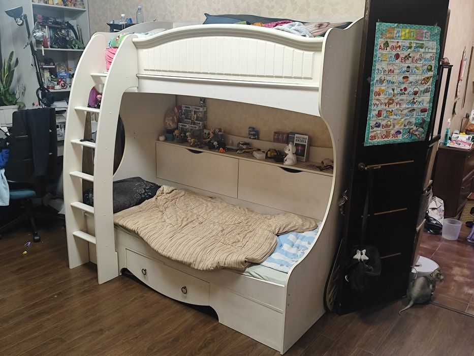 Продам детскую двух ярусную кровать