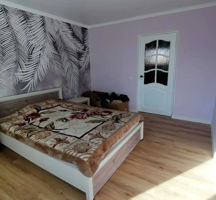 Продаю срочно КРОВАТЬ и ТУМБУ