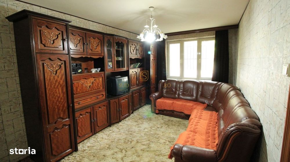 Apartament 4 camere cu potential comercial, stradal, comision0%