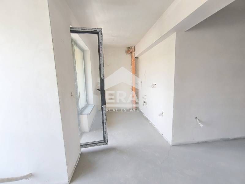 Продава се Тристаен апартамент в Хасково, Училищни - 126 кв.м за 561 €/кв.м - Снимка #2