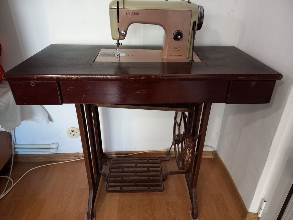 Vând mașină de cusut ILEANA