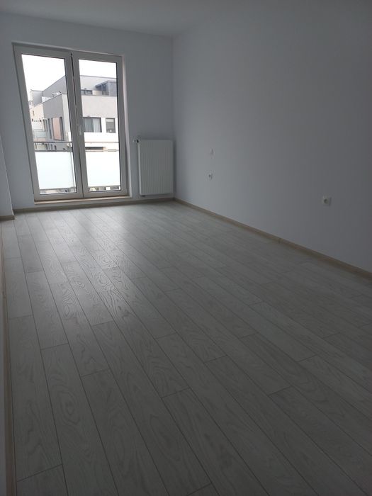 Vând apartament nou, cartier Maurer.