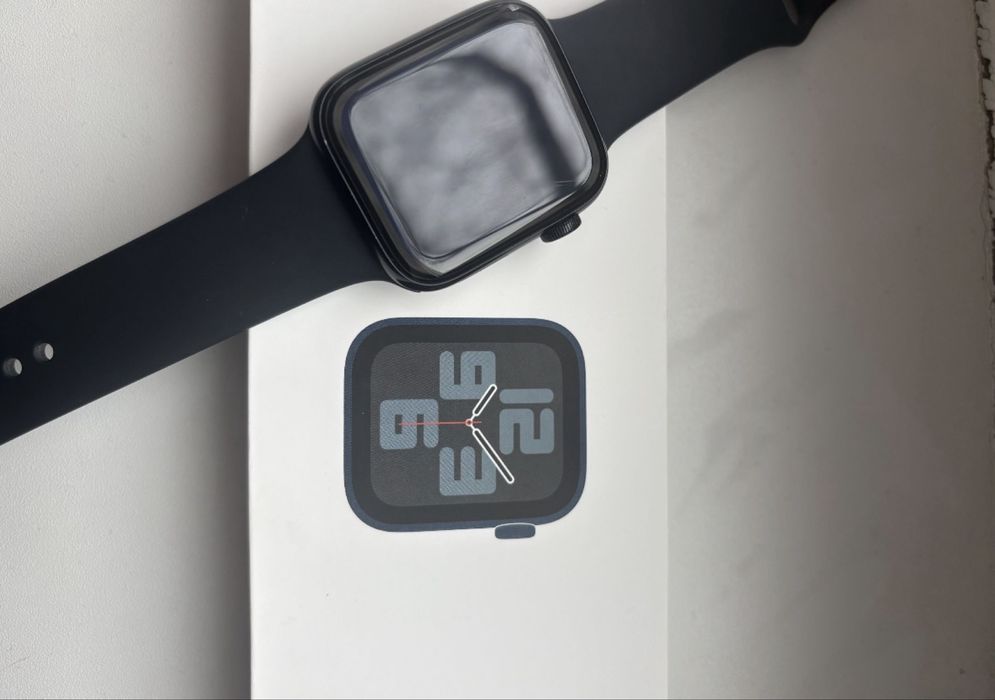 Продам часы apple watch se 44mm ак100%