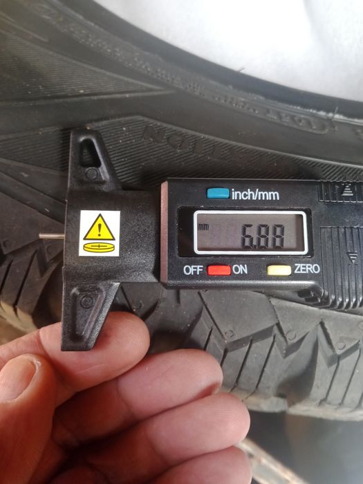 Продавам 2 бр гуми 245/60/18