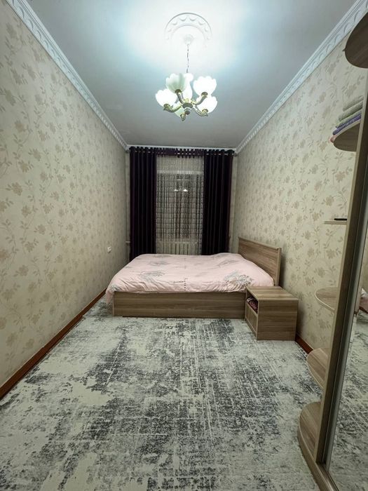 Срочно  Продаётся Мирза Улугбек 5/5/5с мебелью ремонт средний !