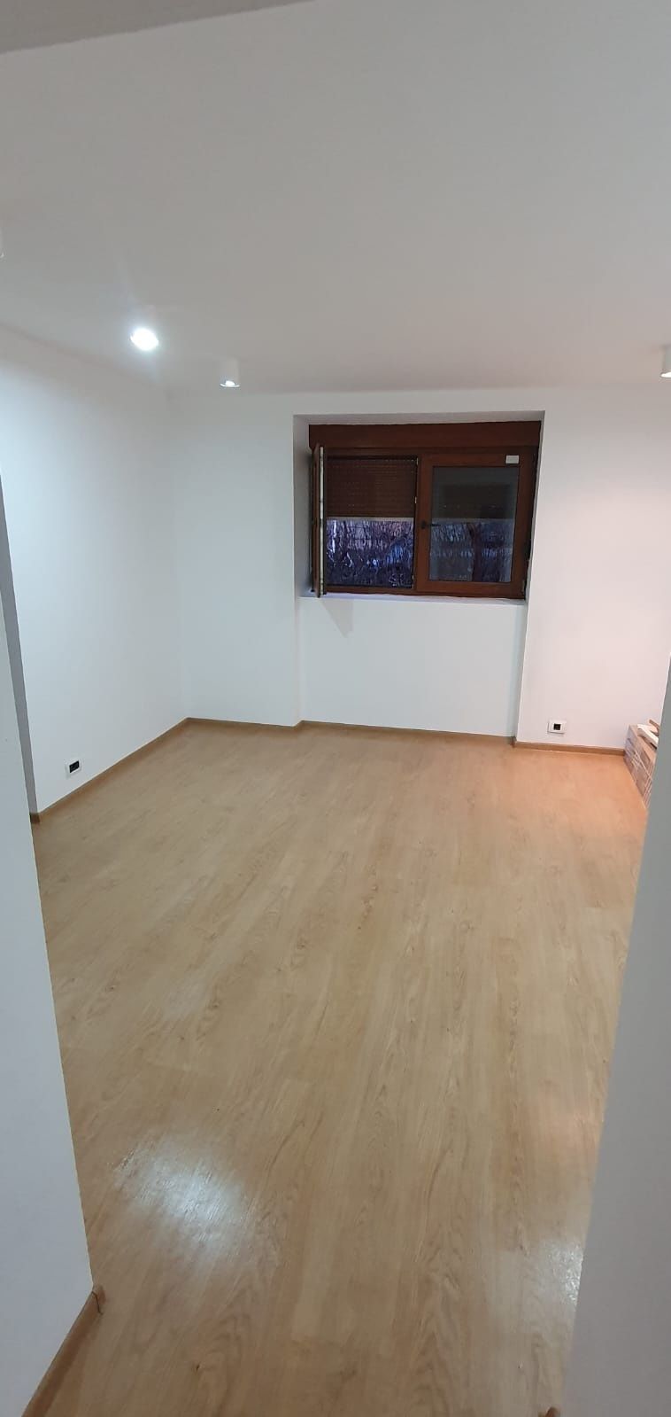 Vand casa renovata zona str. Poetului