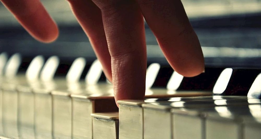 Обучаю игре на фортепиано