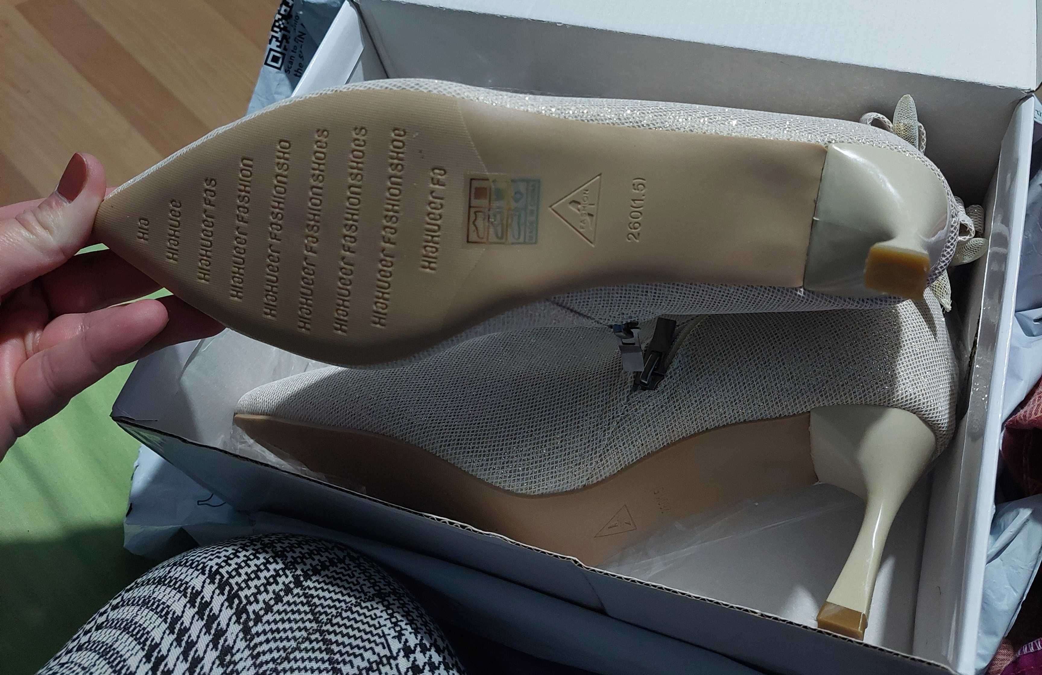 Botine bej cu sclipici