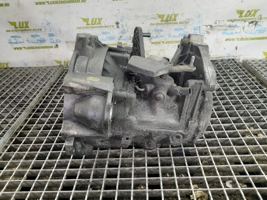Cutie de viteze manuala 6 trepte 1.6 tdi 0A4301107H Volkswagen VW Cad