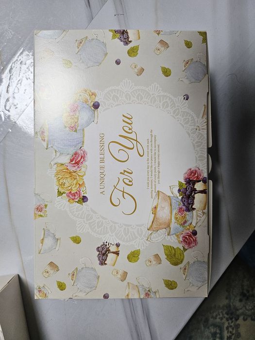 Намаление кутия с парфюм Джордани Голд ,рол-он и скрънчи