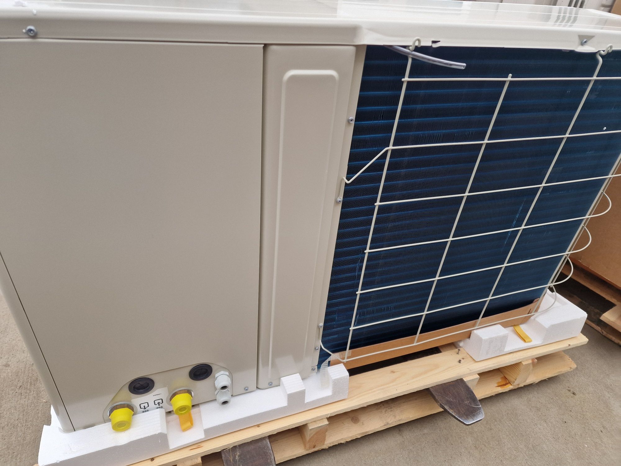 Нова термопомпа Daikin altherma EDLA08  8kw моноблок