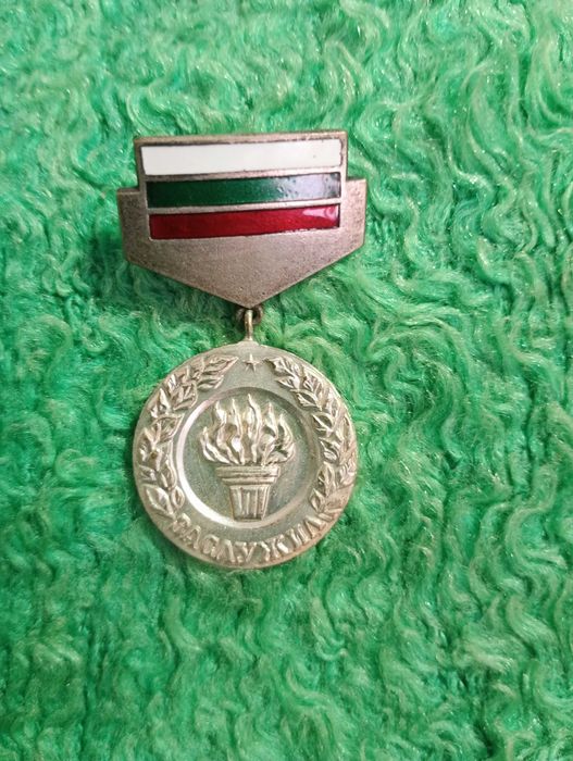 Сребърна значка ,, НАРОДЕН,,-30лв