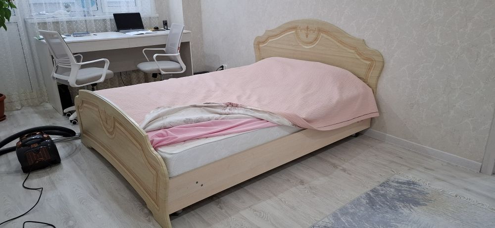 Продам кровать мдф