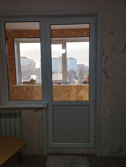 Продам балконное окно и дверь .