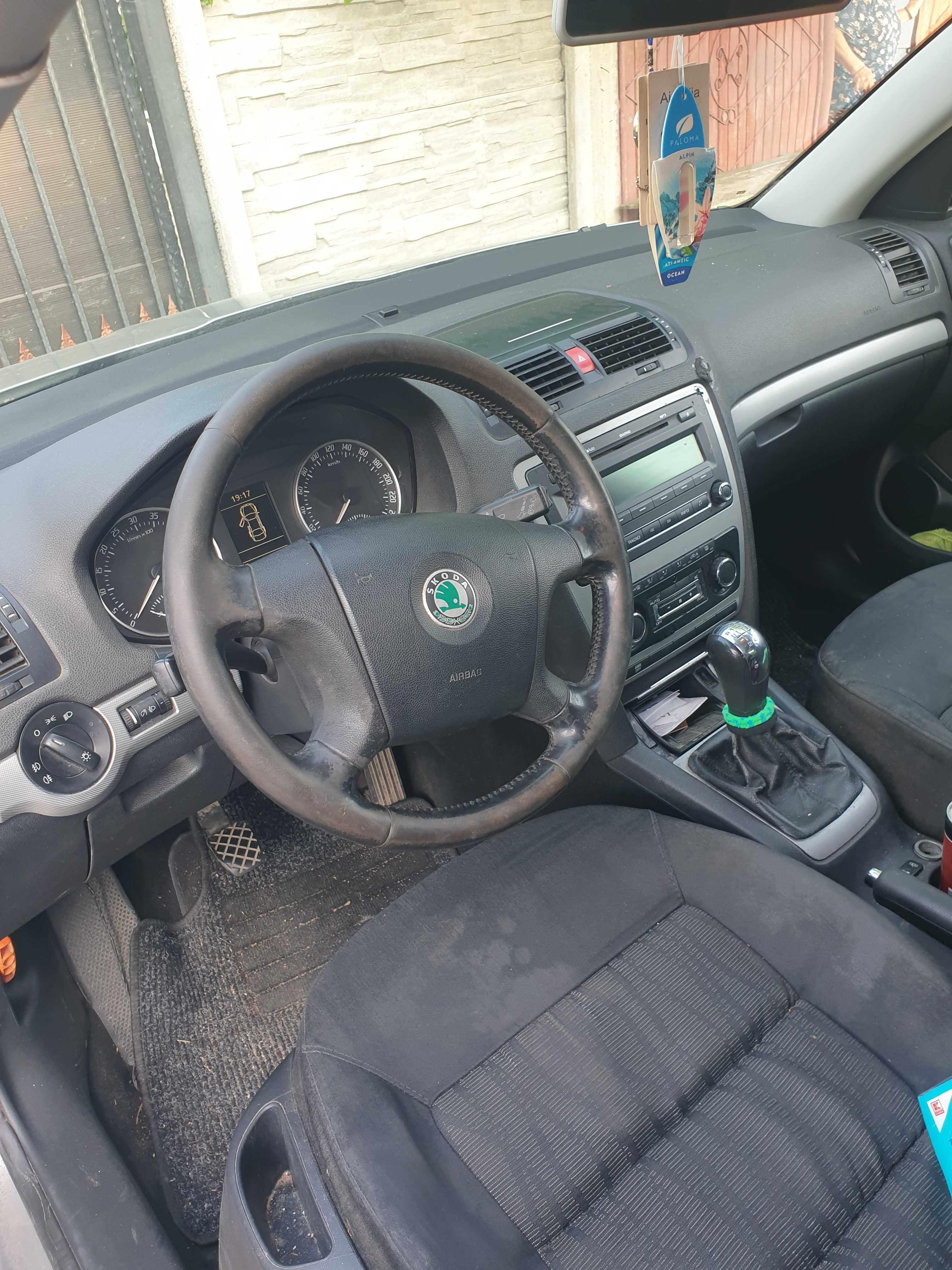 Vand skoda octavia 2 facelift 1.9 tdi 2010 sau Golf 6 1.2 tsi 2012