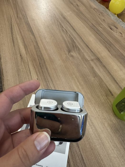 Master & Dynamic MW08